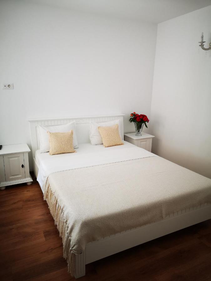 Brize Guest House Tuzla Bagian luar foto